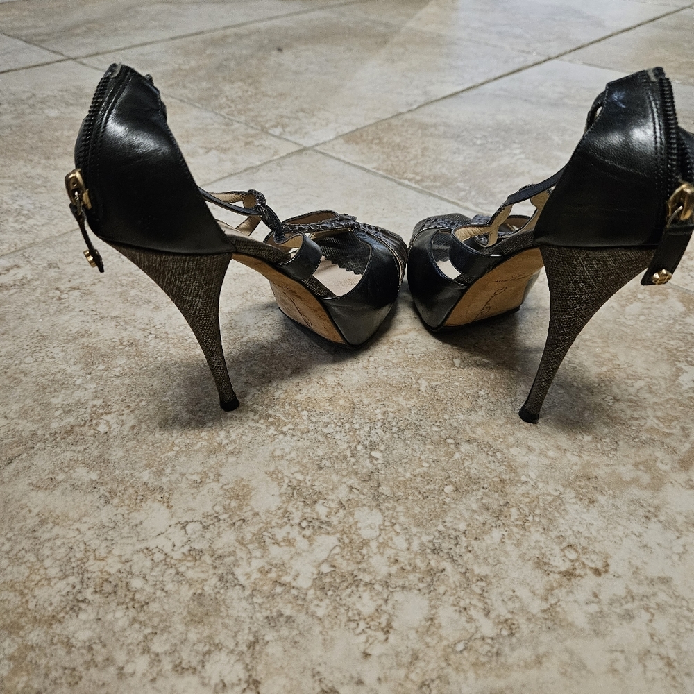 Oscar De La Renta  heeled sandal size 9